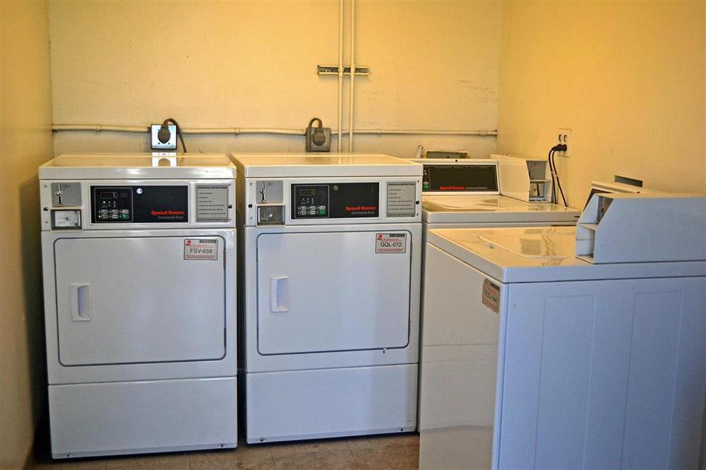 Vagabond Inn El Paso Amenities foto